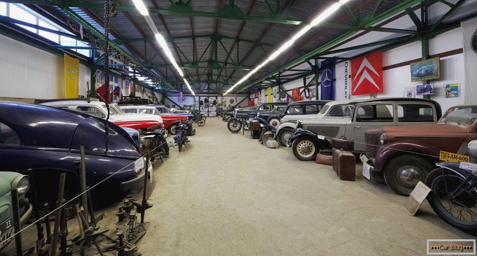 Lomákovské muzeum historických automobilů a motocyklů