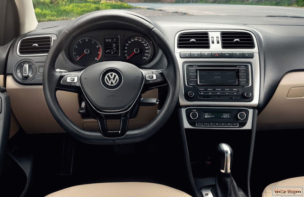 Uvnitř Volkswagen Polo
