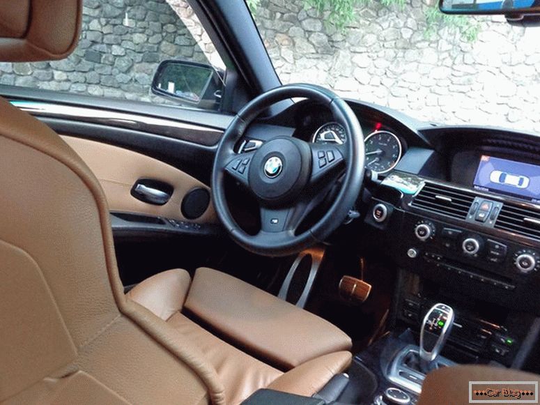 BMW 5-e60-салон