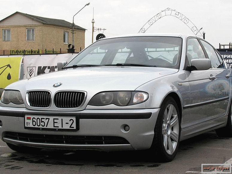 BMW 3 tělo E46 používaly fotky z auta