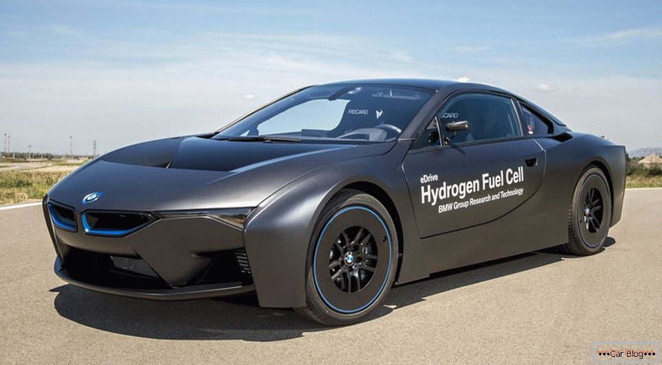 BMW вовсю экспериментирует с водородными двигателями