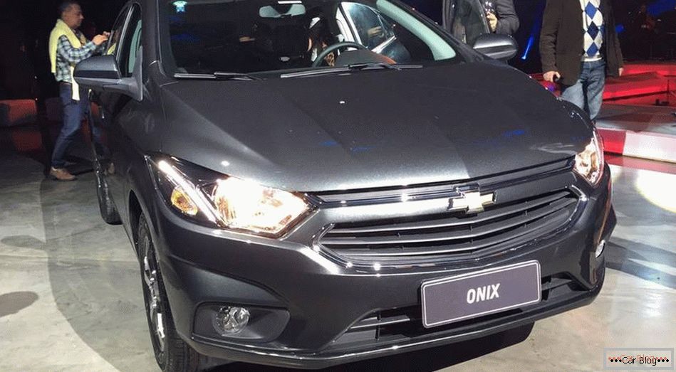 Chevrolet представaл обновленные onyx a hranol 
