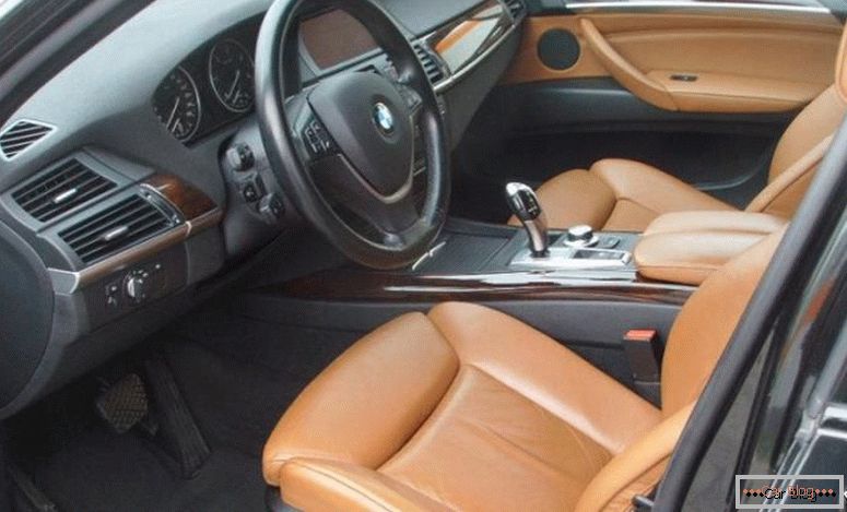 Interiér BMW X3 diesel
