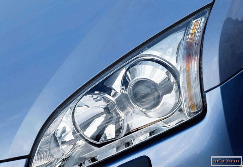 Ford Focus xenonové světlomety
