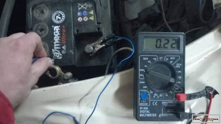 kolik by mělo být nabíjecí napětí akumulátoru z generátoru