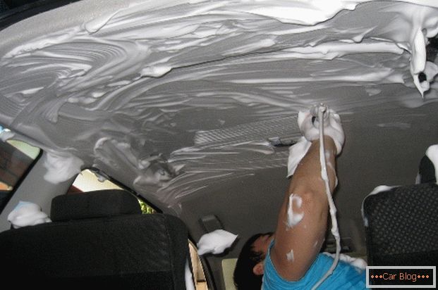 Proces stropu automobilového čištění