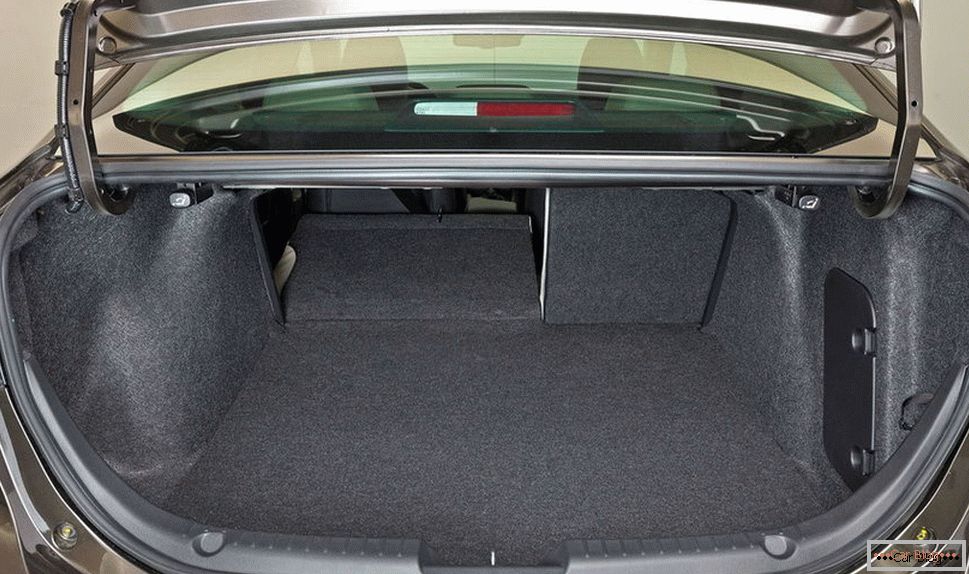 Mazda 3 - kufr