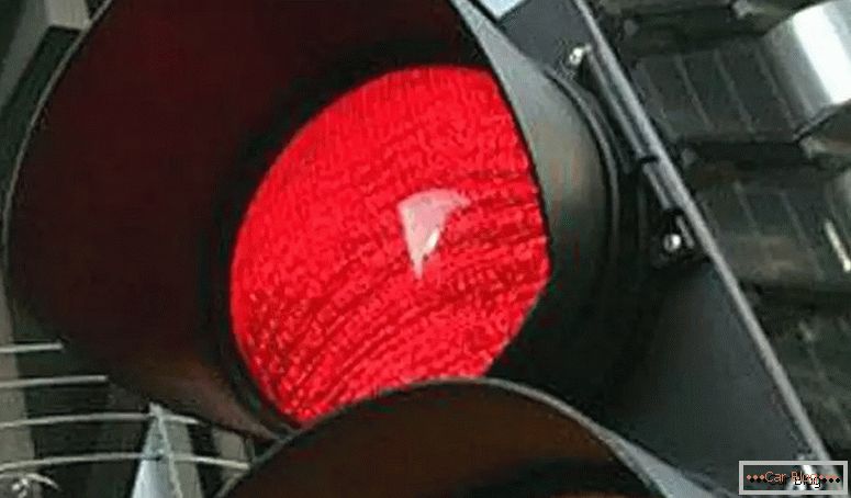 jaký je trest pro řízení červeného světla?