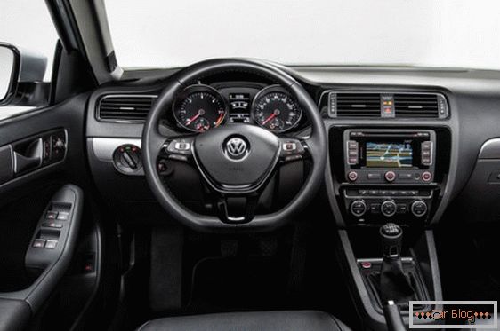 Sedan vůz Volkswagen Jetta сочетает в себе простор и комфортабельность