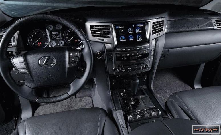 Interiér Lexus LX 570