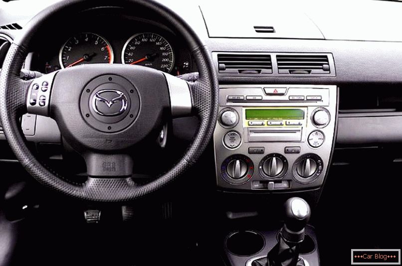 Mazda 2: japonské tradice od roku 2002