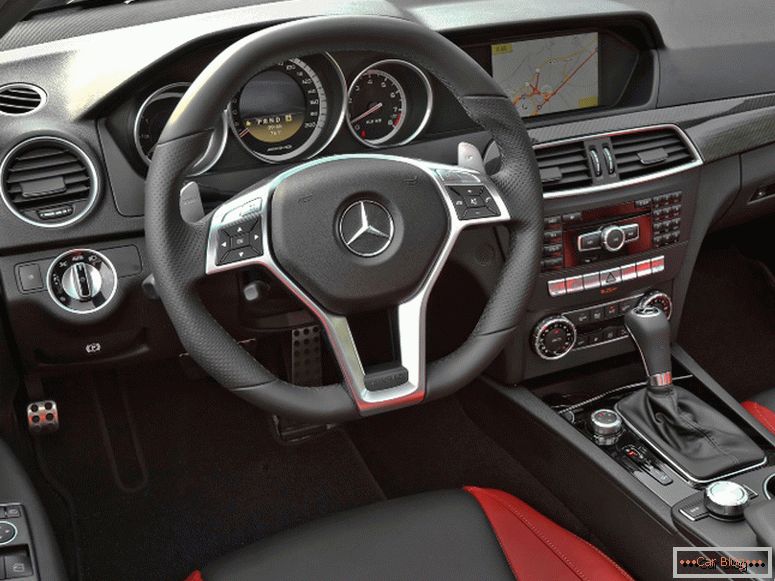 Mercedes Benz C-třída 2014 amg interiér vozu