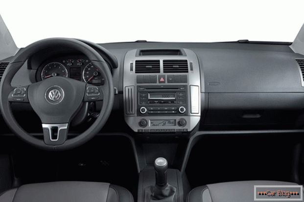 Uvnitř Volkswagen Polo