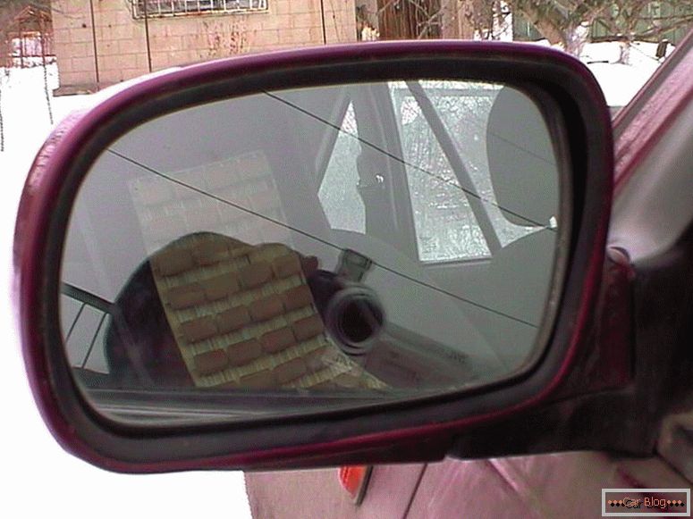 zrcadla automobilu