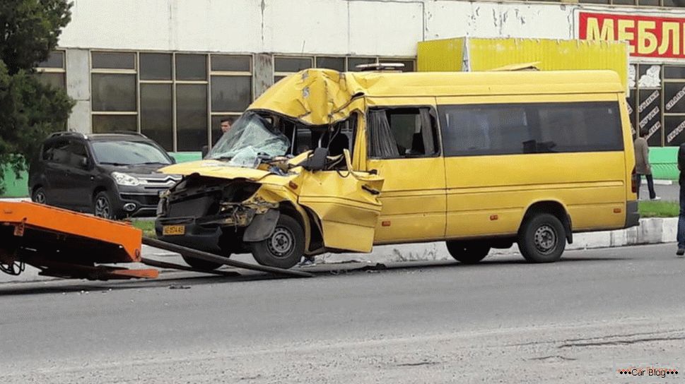 nehoda s autobusem