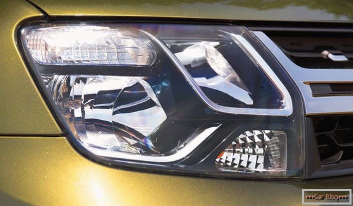Světlomety Renault Duster