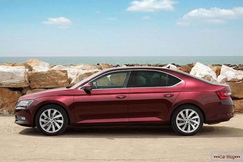 Новопоколенный Škoda Superb можно заказать уже с 30 сентября