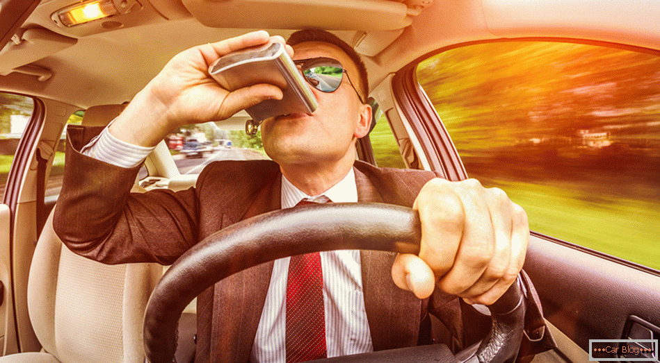 Пьяным водителям придется выкупать свое авто со штрафстоянок