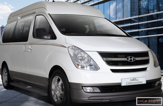Dieselový minibus z Koreje Hyundai Grand může být náhradou za minibusy
