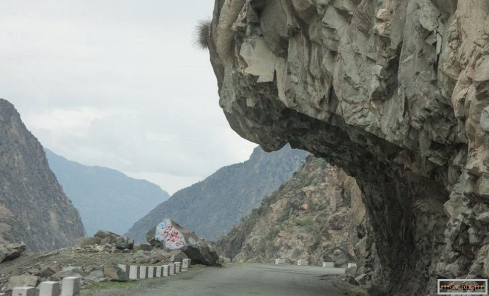 horská silnice v pákistánu