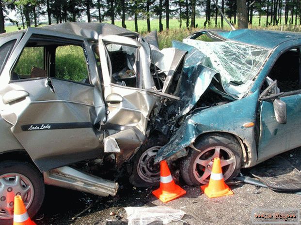 Nehody v autě způsobují mnoho úmrtí