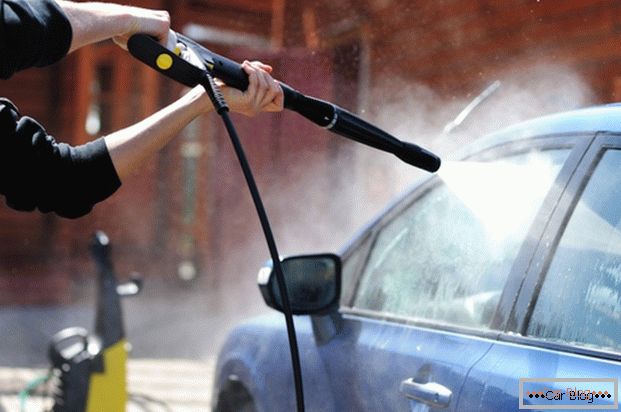 Bezmychlé mytí automobilů vám umožní vyčistit vůz bez hadříku