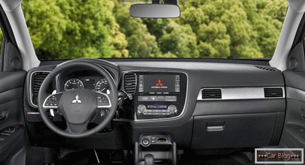 Mitsubishi Outlander auto potěší majitele s vysokou úrovní výbavy