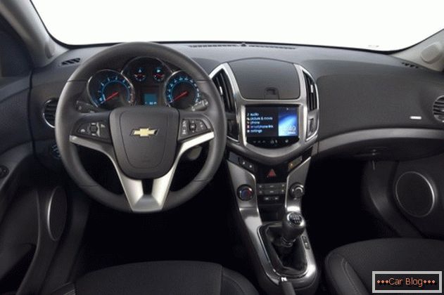 Chevrolet Cruze interiér vozu je známý svým komfortem a spolehlivostí