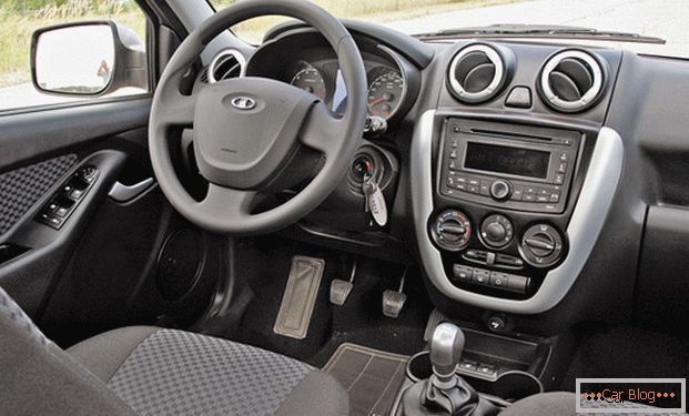 Салон автомобиля Lada Granta разработан с европейским акцентом