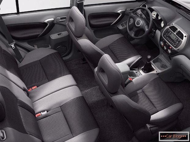 U vozu Toyota Rav4 očekáváte pohodlné sedadla a zaoblené části