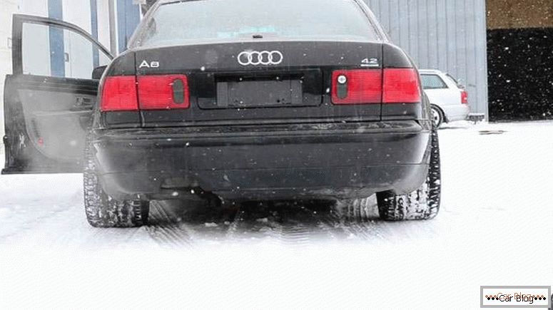 Audi A8 (D24D) дрaфт по снегу