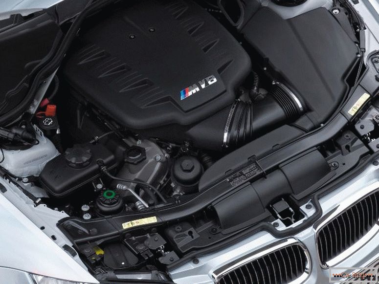 BMW 3 E90 motor s kilometrovým výkonem