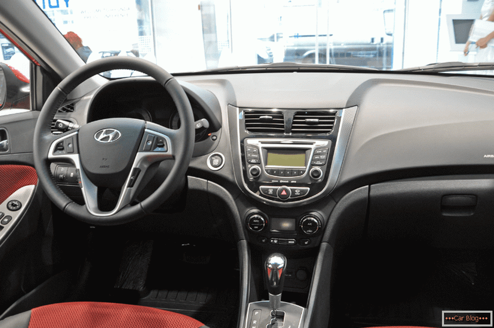 Hyundai Solaris interiér vozu