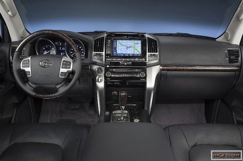 Toyota Land Cruiser 200 Salon