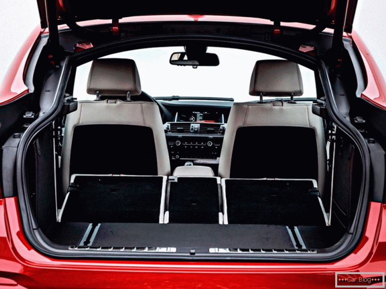 Zavazadlový prostor automobilu BMW X4