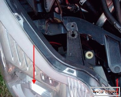 Vyměňte žárovky a potkávací světla na modelu Ford Focus 2